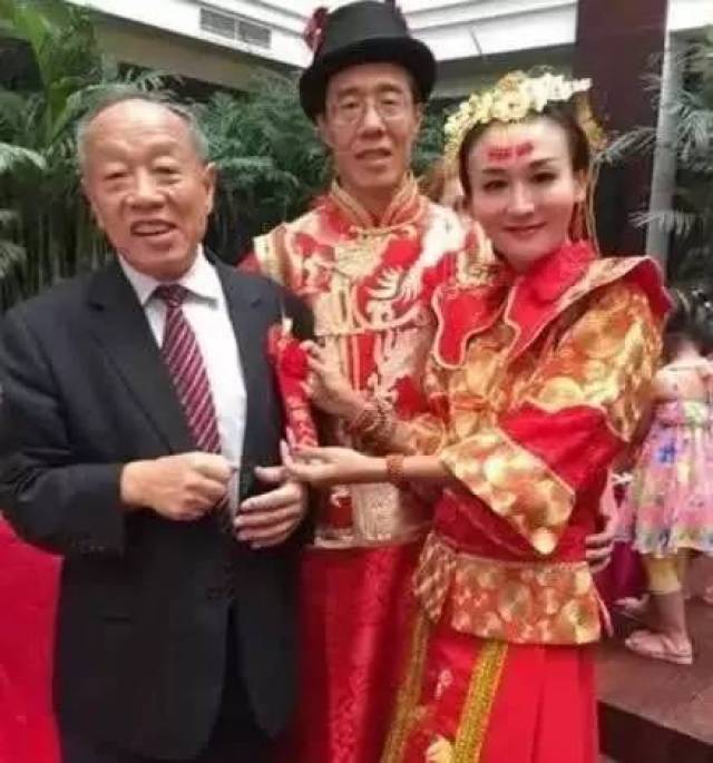 哎呀!前央视女主持曹晴嫁美国被虐待
