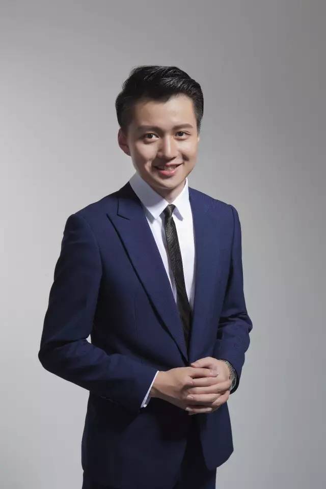 负卿                     的私密 接下来接力的是来自西子湖畔的陶然