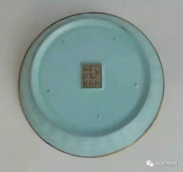 传说汝窑为宋徽宗烧制瓷器只有几年的功夫,就被宋徽宗以汴京的"官窑"