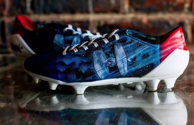 这么多双定制涂鸦足球鞋有什么来头?