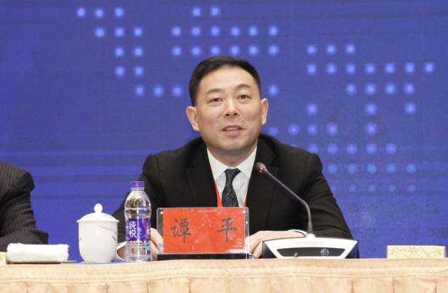 中共湖南省委统战部常务副部长谭平主持会议