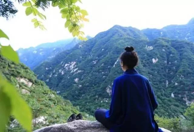 静修打坐,修行打坐,打坐静修图片静心_文秘苑图库