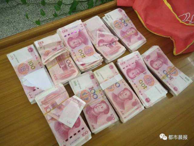 丢钱后的她不报警,不认领,原因竟是……_手机搜狐网