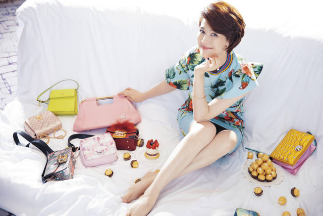 童蕾优雅知性大片曝光 邂逅夏日午后悠然时光