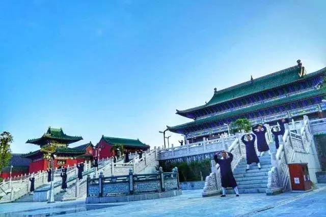 元辰殿,财神殿,钟楼,鼓楼,三清阁,文化长廊;另有弘道堂,聚贤堂,云水堂