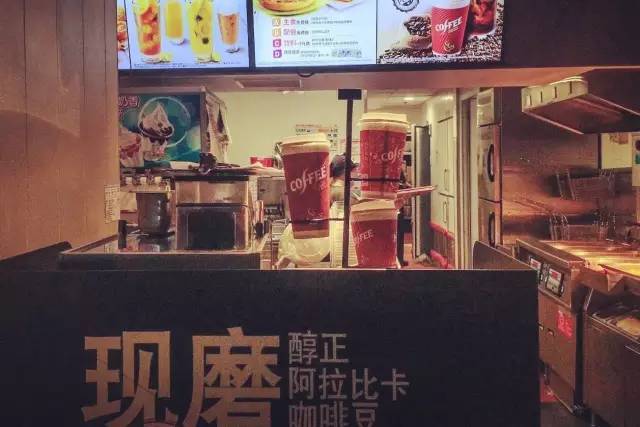 比做鸡更努力的做咖啡,肯德基都用了哪些花样?_手机搜狐网