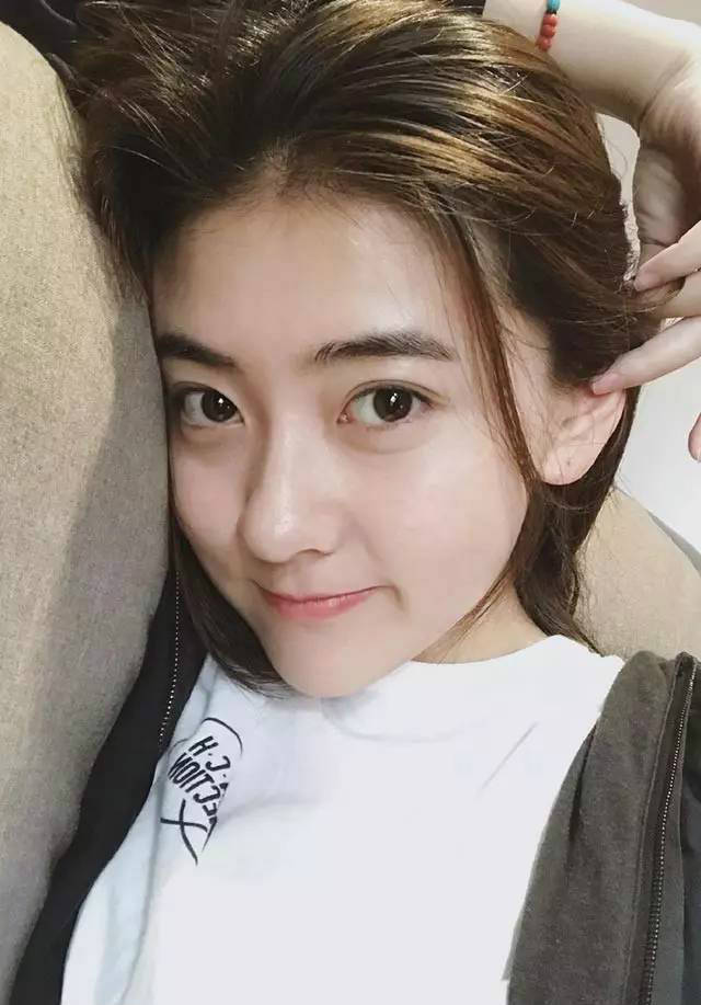 清纯校花中央戏剧学院梁洁