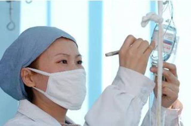 【涨知识】"护士快来拔针呀" 输液瓶空了会导致空气进入身体?