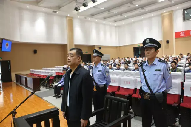 甘肃省委原副秘书长戴炳隆受审,被控受贿700余万,家有7套房_手机搜狐