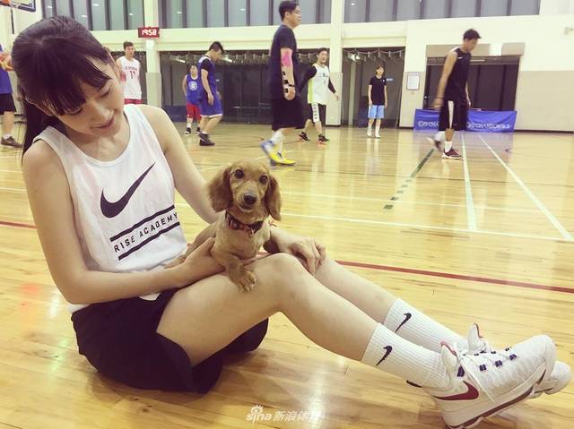 台湾篮球女神王宇君吸引众男生 写真欣赏