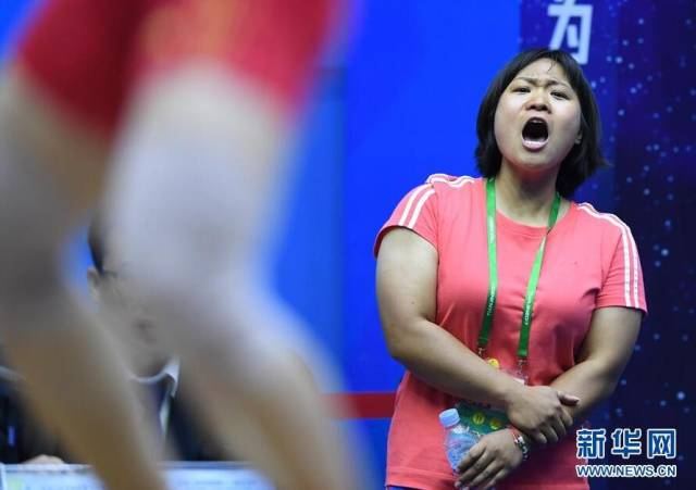 场边的呐喊!全运举重教练"花式"指导弟子(图)