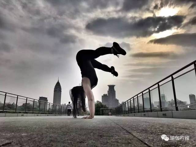 amber:她练瑜伽狂减60斤,把苦涩时光凝结成动人琥珀!