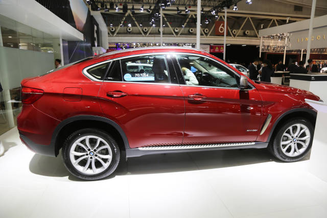 红色宝马 bmw x6,百万级别豪华座驾,车展实拍!
