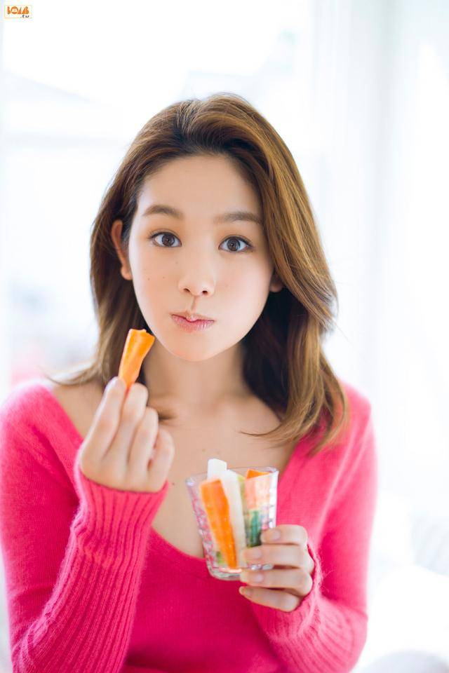 二货有料推送朝日照绮窗佳人坐临镜