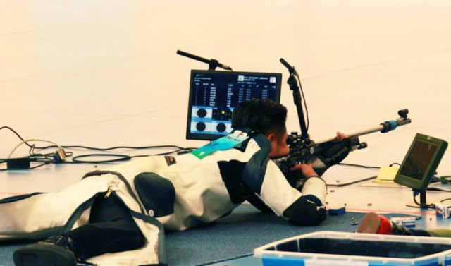 杨皓然在跪射比赛中