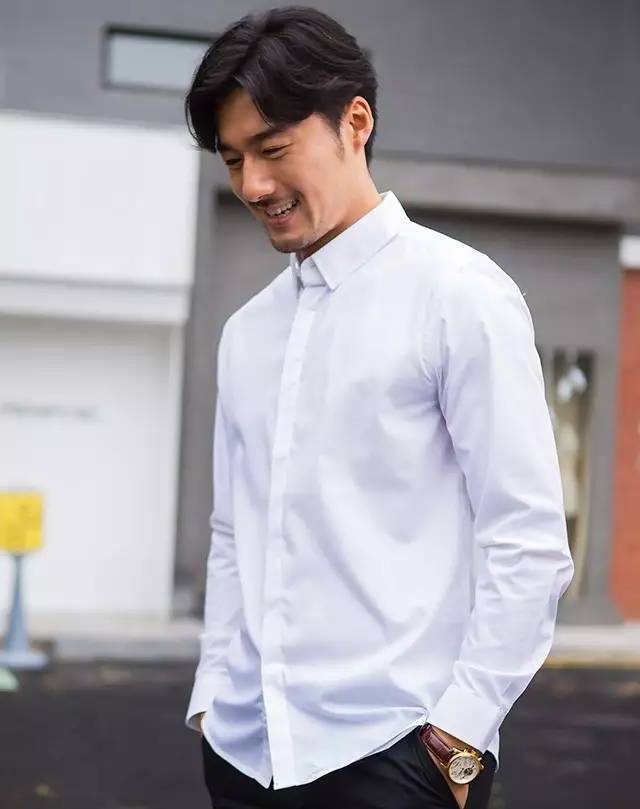 这件穿不脏的白衬衫每个男人都需要,防水防污不会皱!