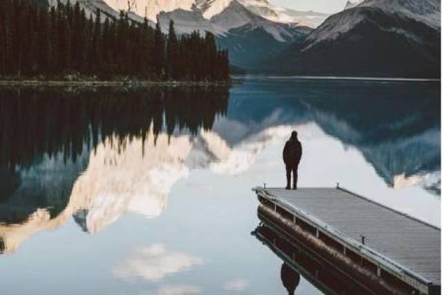 选择a:你是一个交际范围比较广的人,所以你给人的距离感并不是很强,正