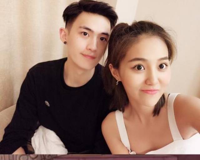 30号,妹纸还在微博上为男友庆祝生日,两人那叫一个甜蜜蜜.