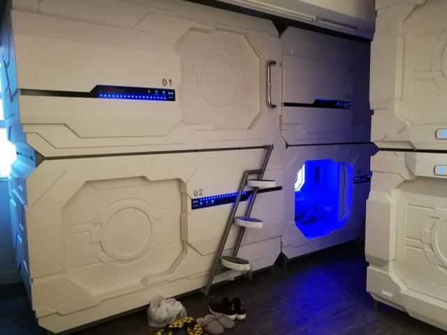 太空舱 几个住在这些地方的人 前性感女艺人 amy讲述了自己住在环境