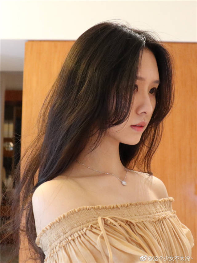 3000万阿冷干倒冯提莫成为斗鱼一姐:我是电竞