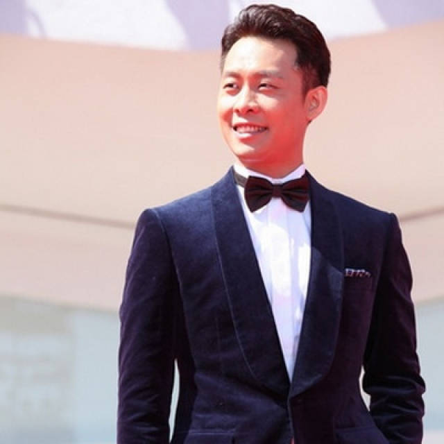 8月,由导演杜军执导,张译,高露,战菁一,李博主演的电视剧《好男儿之