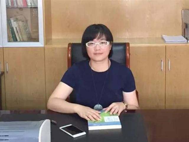 桐乡市屠甸中学校长 屈利玲