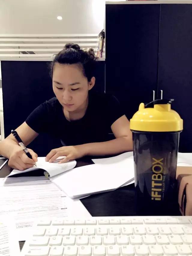 祝贺中国ufc女子第一人闫晓楠正式签约ufc