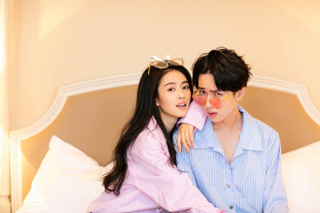 《大王不容易》白鹿张逸杰"机洗夫妇"甜蜜照公开