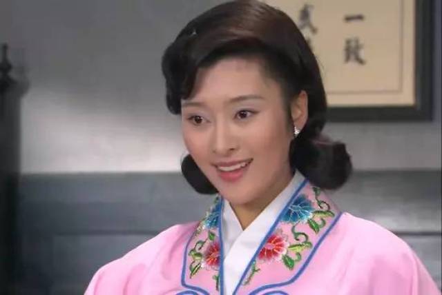 为了给大家呈现更专业的表演和更好的状态,马兰的扮演者由演员孔莹虹