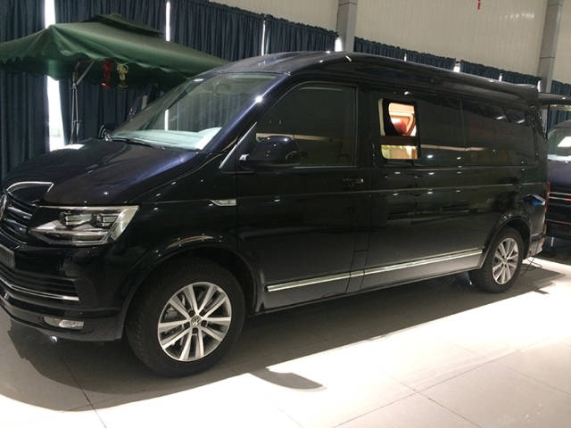 小编要给大家讲的是一款,外表低调,内饰豪华的定制版商务车——大众t9