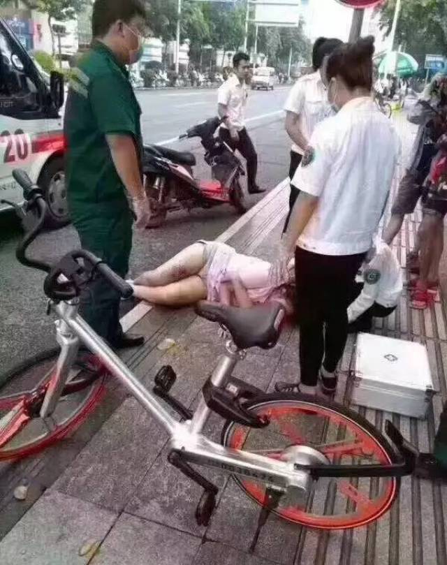 好惨!广西一酒吧街3个男子捡死鱼,结果妹子杯具