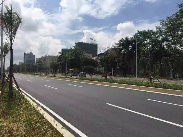 南宁大学路终于修好通车, 堪比民族大道!