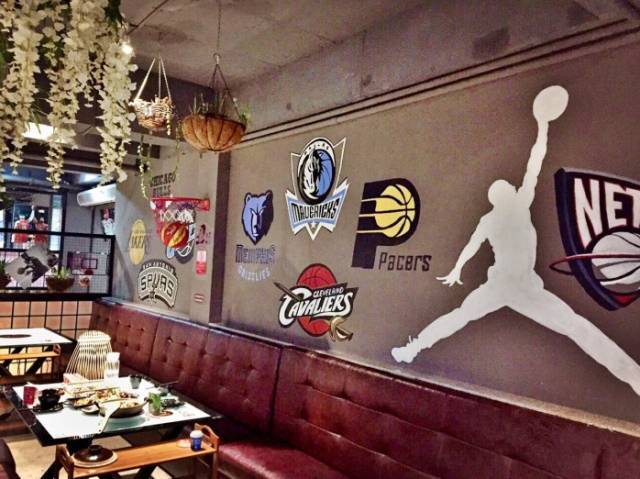 25 尚品·珍牛宴篮球主题餐厅 地址:白沙大道白沙海鲜城华鼎海鲜大