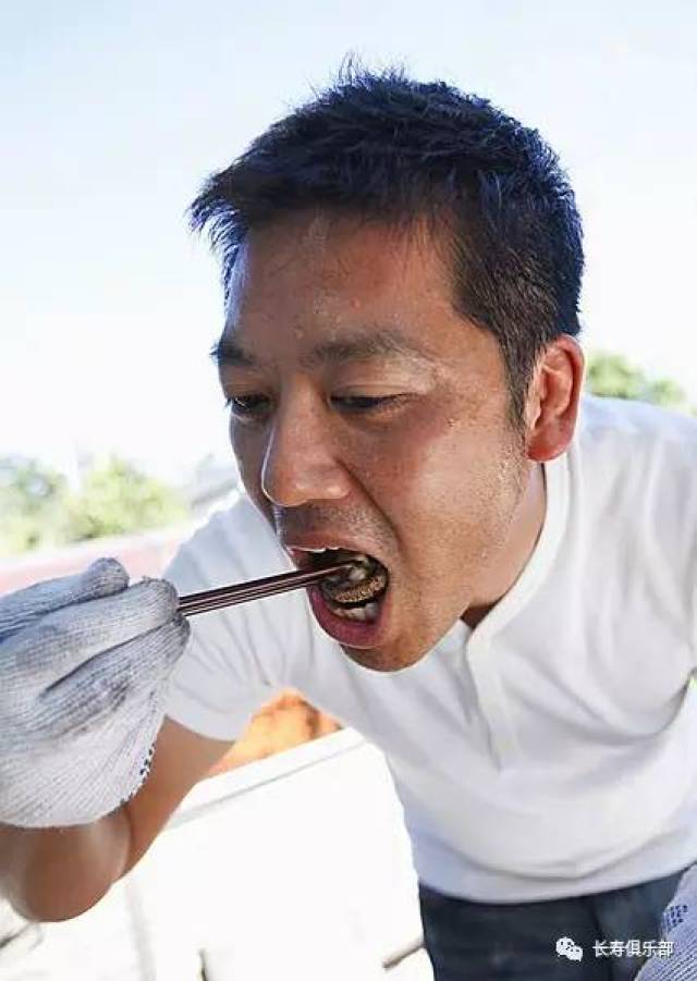 中医将出汗分为很多种类,其中有盗汗,自汗,手足汗出,头面汗出等,出汗