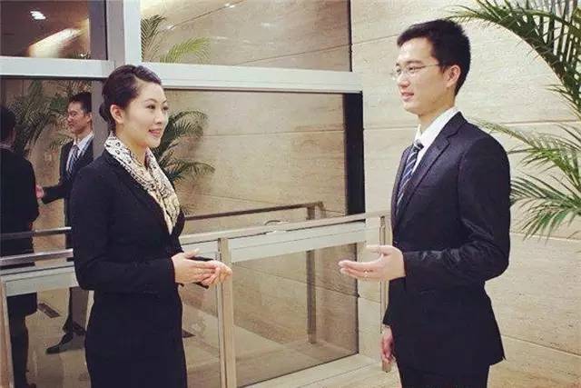 对于买单的老顾客,要亲自送到门口