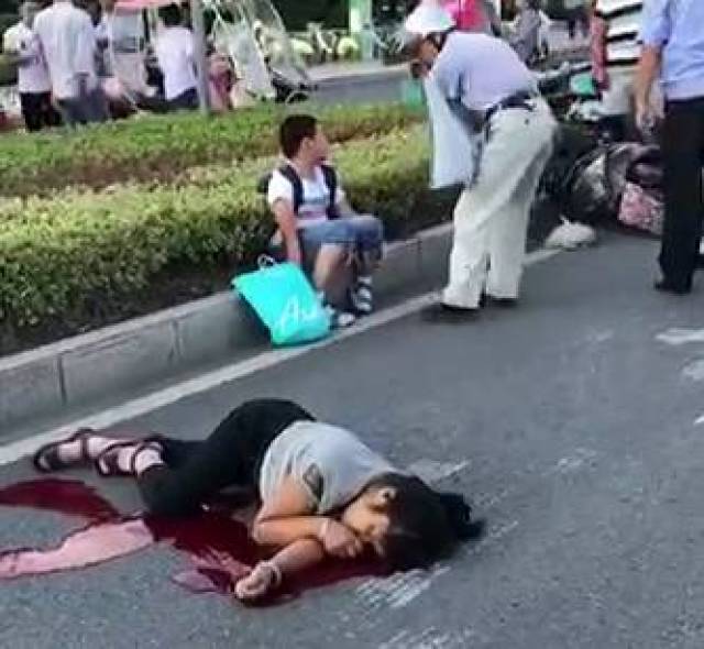 车祸现场女性死亡图片