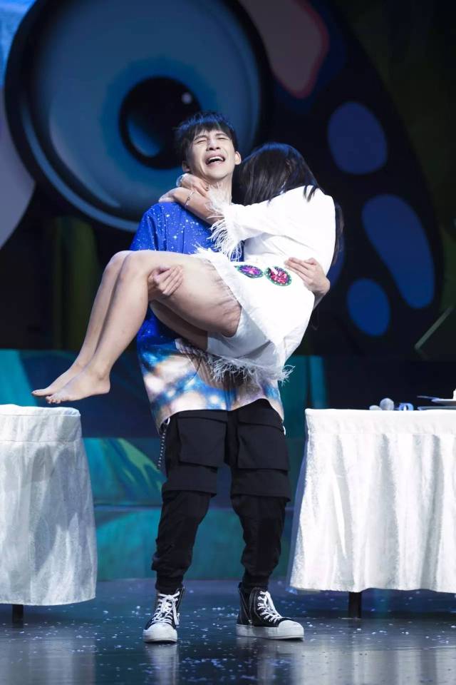 还有泰坦尼克号抱