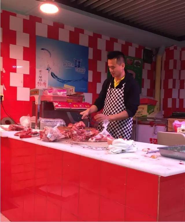 思考许久,我决定只身前往省城生鲜超市学习分割技术;没想到,在超市