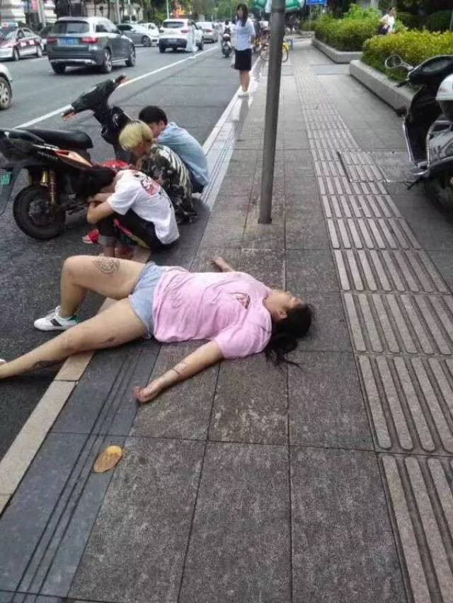 【爆文】南宁一酒吧街3男子"捡死鱼",结果一妹子被3人……看完震惊了!