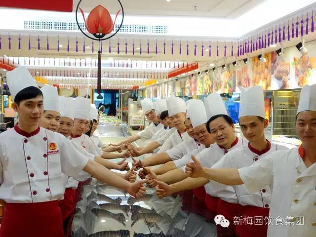 关停年收千万海鲜酒楼,他开了两家4000平米素餐厅