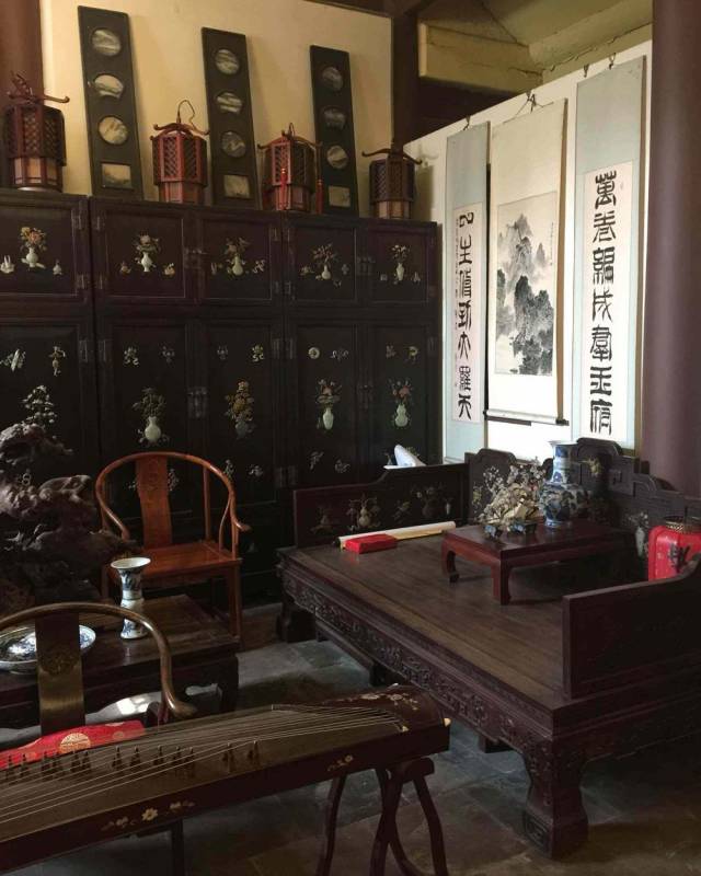 出处 《论语·先进》:"由也升堂矣,未入于室也.