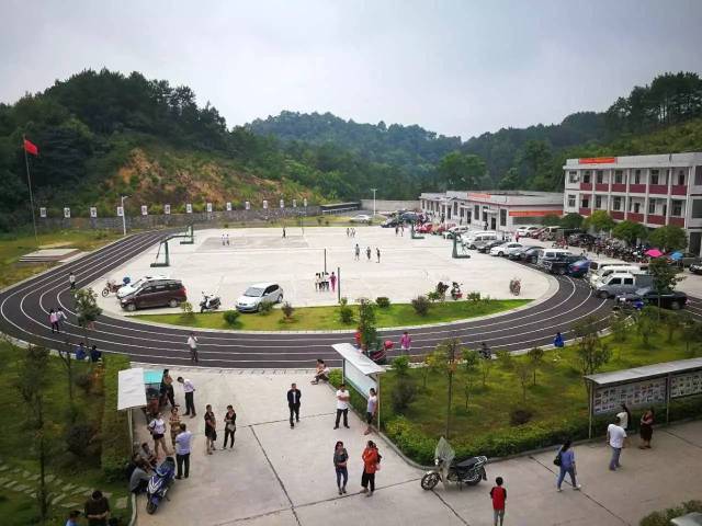 沙塘中学开学第一天情景