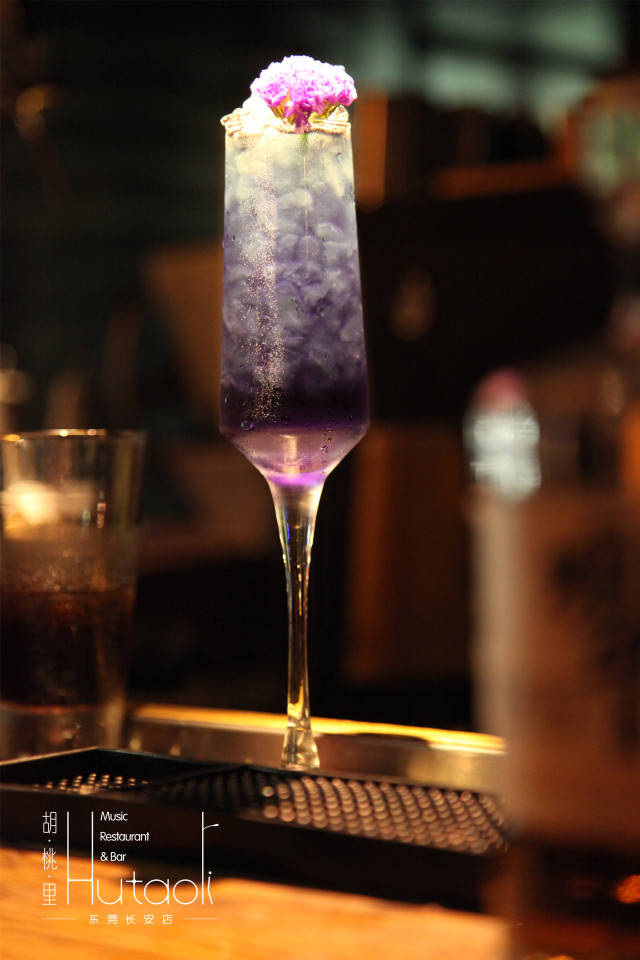 用手机拍下的鸡尾酒,我们请你来喝啊