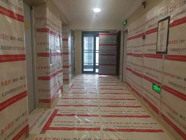 一户一户 华侨城   天鹅堡 被越来越多的"名筑白"保护起来 电梯间360