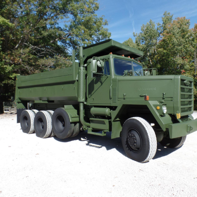 上世纪80年代,为取代美国军中的m930系列自卸卡车,美军在m915系列卡车
