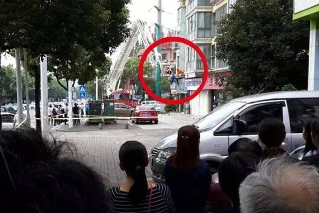 【突发】宜昌城区男子坠楼身亡!西陵公安紧急