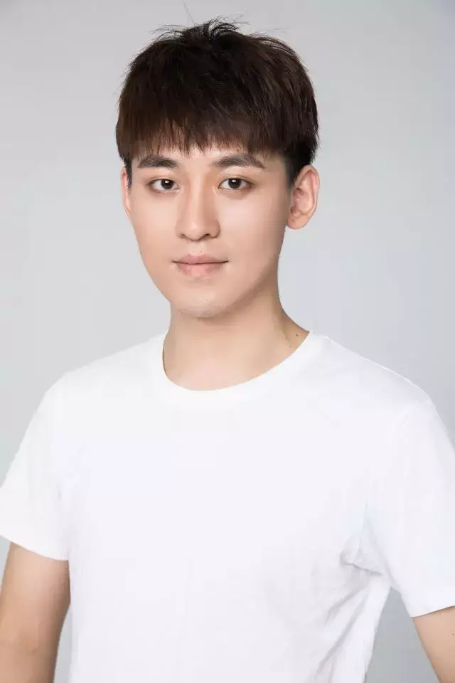 王培杰 饰 崔民国