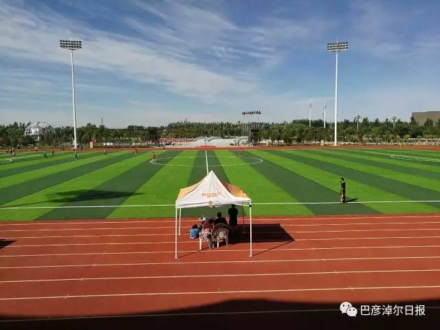 专业的球场……在临河新区,一个风景优美,功能完善的足球主题公园,于8