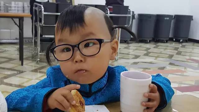 【蒙古达人】小童星巴特额尼日勒上小学了 为大家带来一首新歌