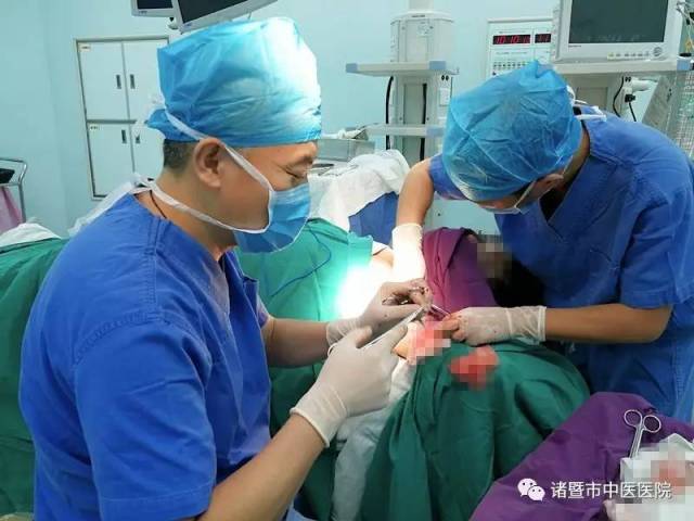 腋下异味问题日益凸显：选择适合自己的治疗方案